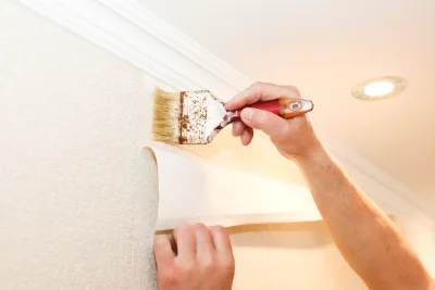 Pose de papier peint à Machiel — revêtements muraux et toiles de verre